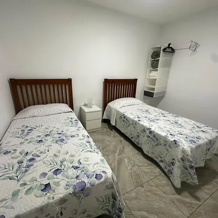Vivienda En De 4 *